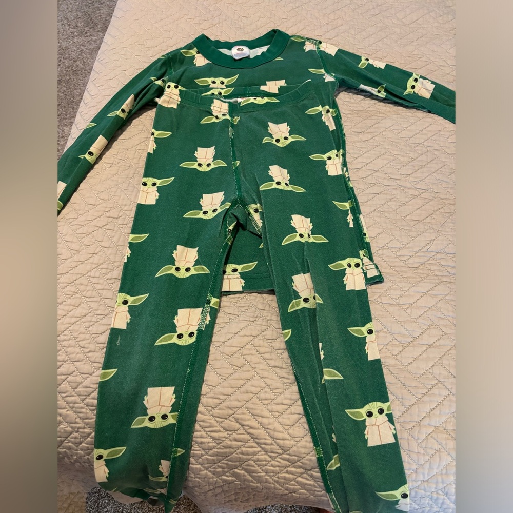 Baby Yoda size 6-7 Hanna Andersson pajamas